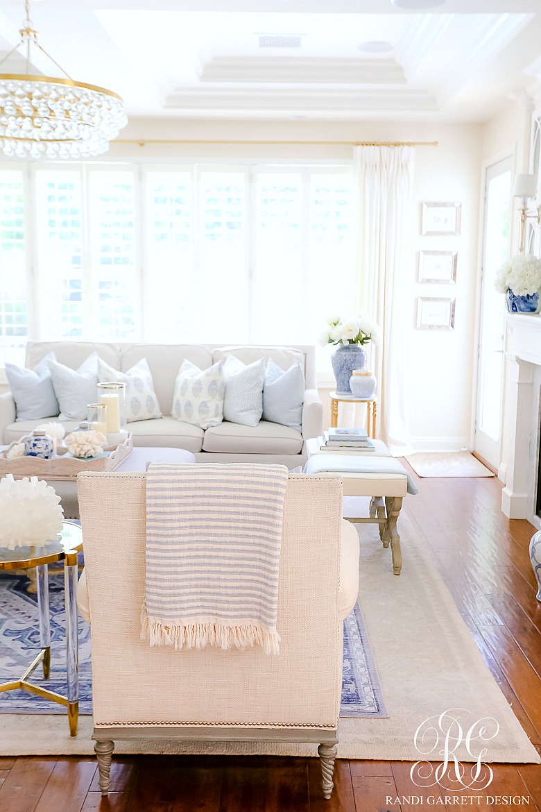 blue white family room