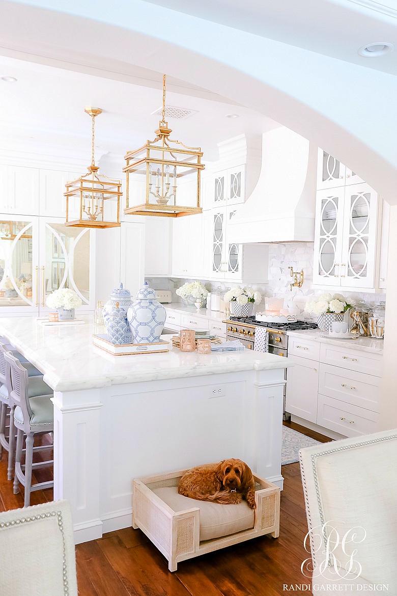 beautiful white kitchen style for summer