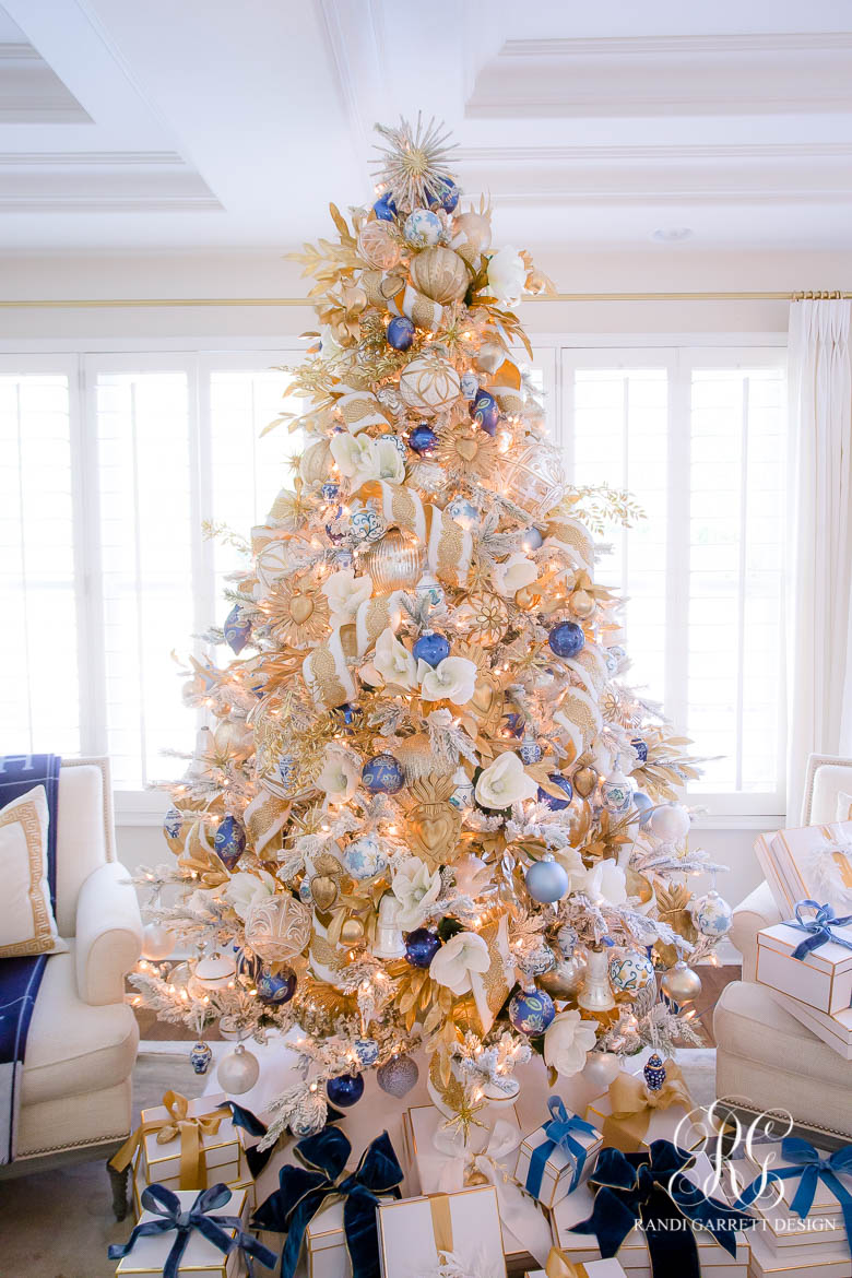 Elegant Blue, White and Gold Christmas Tree