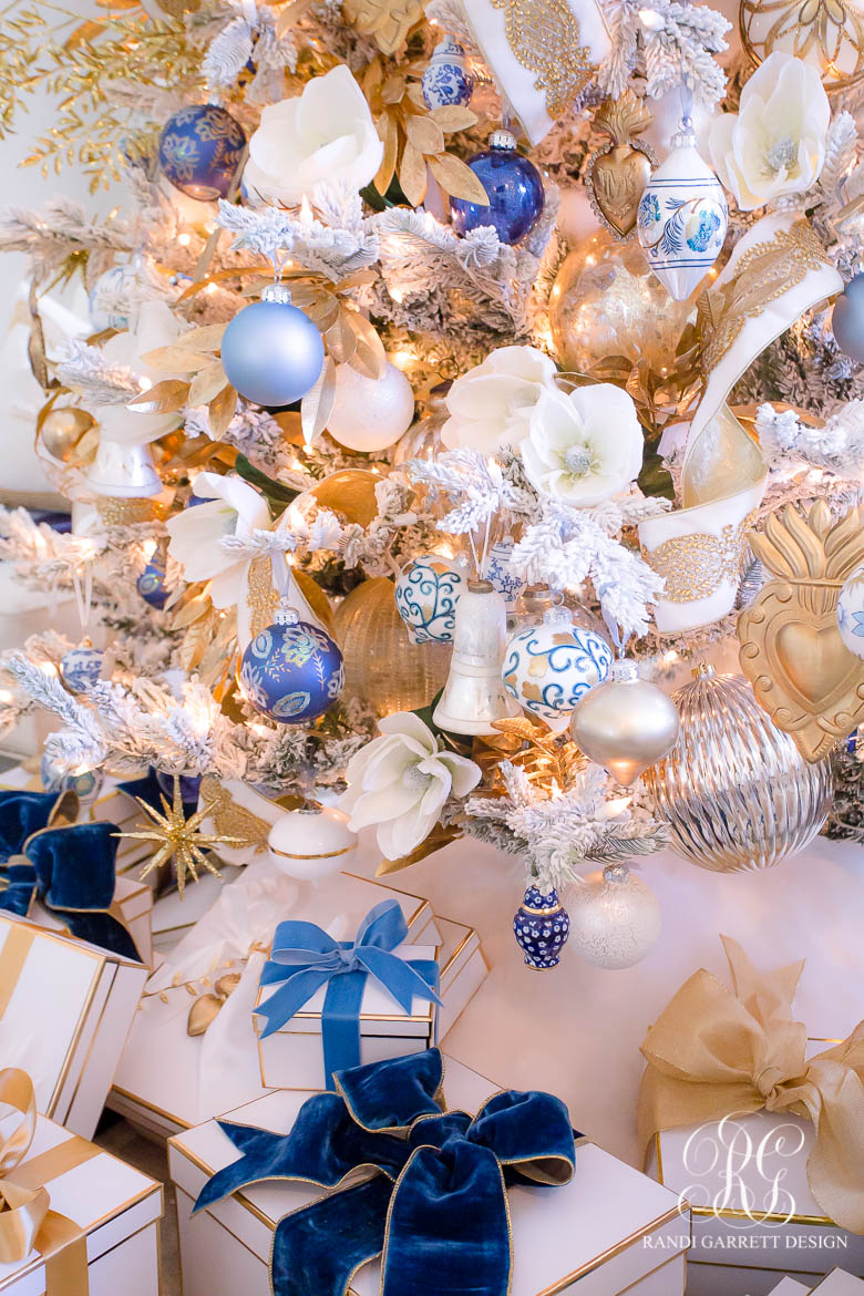 Elegant Blue, White and Gold Christmas Tree