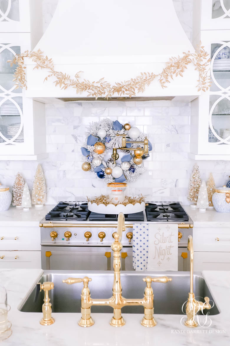 CHRISTMAS KITCHEN DECOR IN BLUE AND GOLD