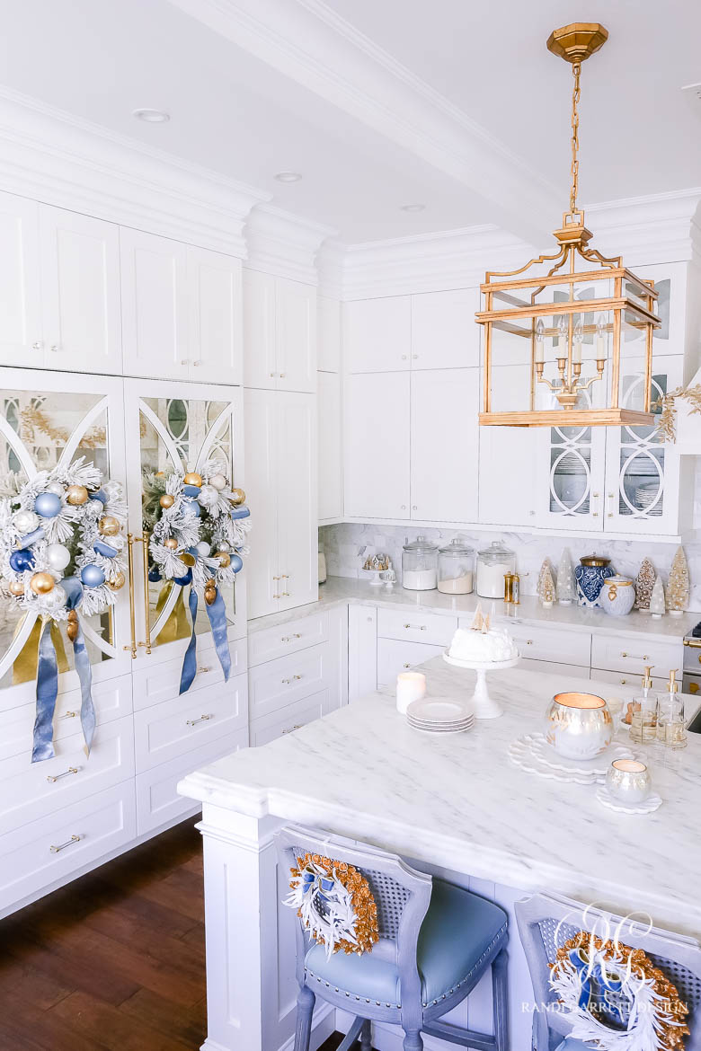 CHRISTMAS KITCHEN DECOR IN BLUE AND GOLD