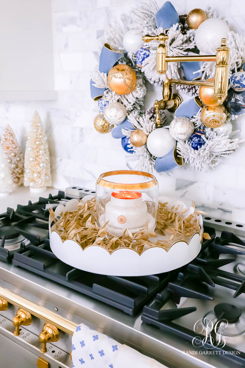 CHRISTMAS KITCHEN DECOR IN BLUE AND GOLD