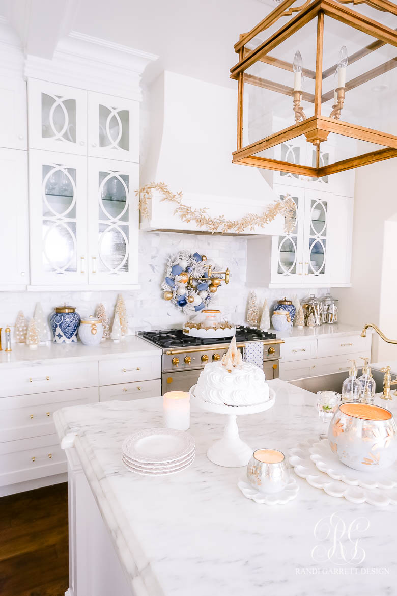 CHRISTMAS KITCHEN DECOR IN BLUE AND GOLD