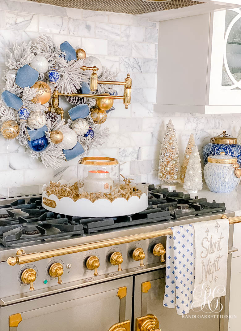 CHRISTMAS KITCHEN DECOR IN BLUE AND GOLD