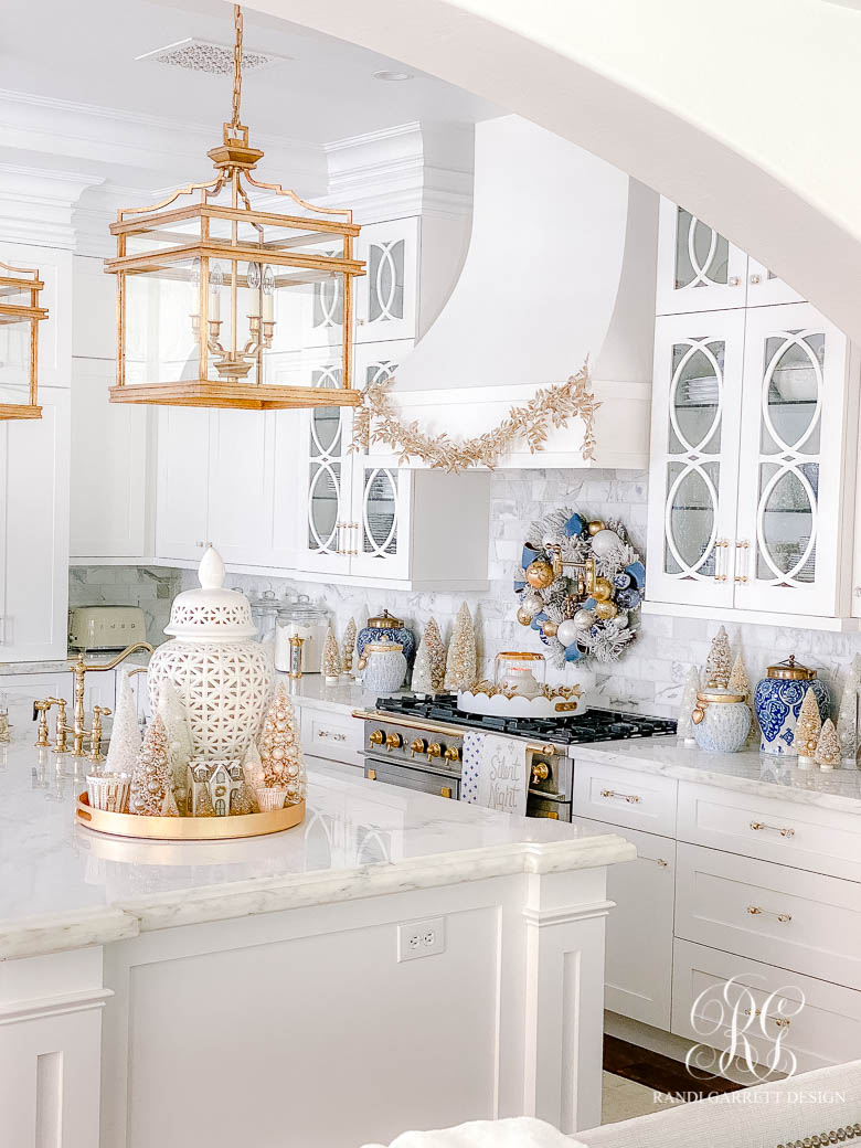 CHRISTMAS KITCHEN DECOR IN BLUE AND GOLD