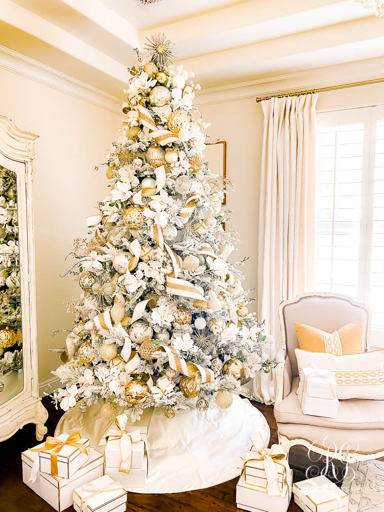 White + Gold Glam Christmas Tree