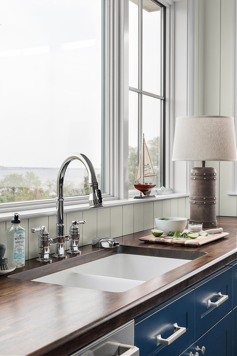 https://randigarrettdesign.com/wp-content/uploads/2021/02/dh21_kitchen-sink-lamp-KB2A6769_v.jpg