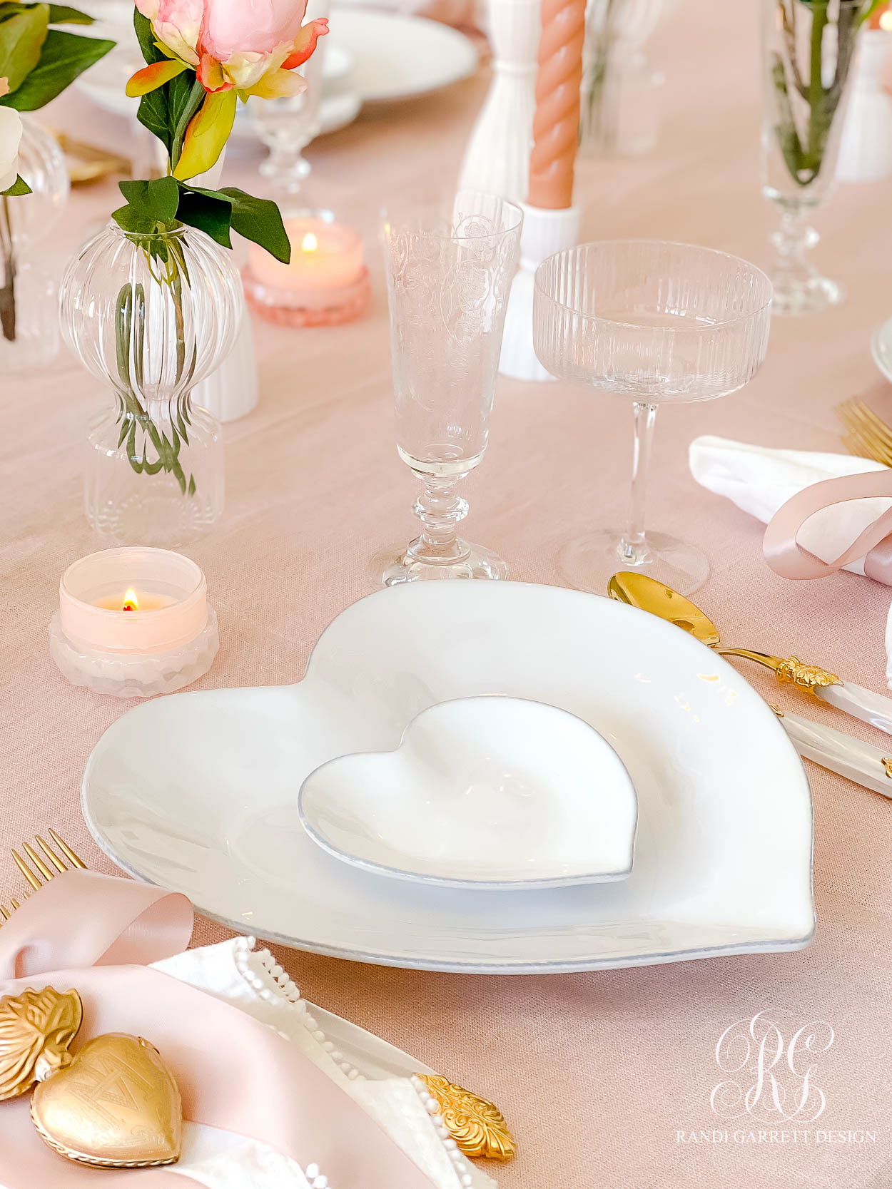 heart plates valentine's day table ideas