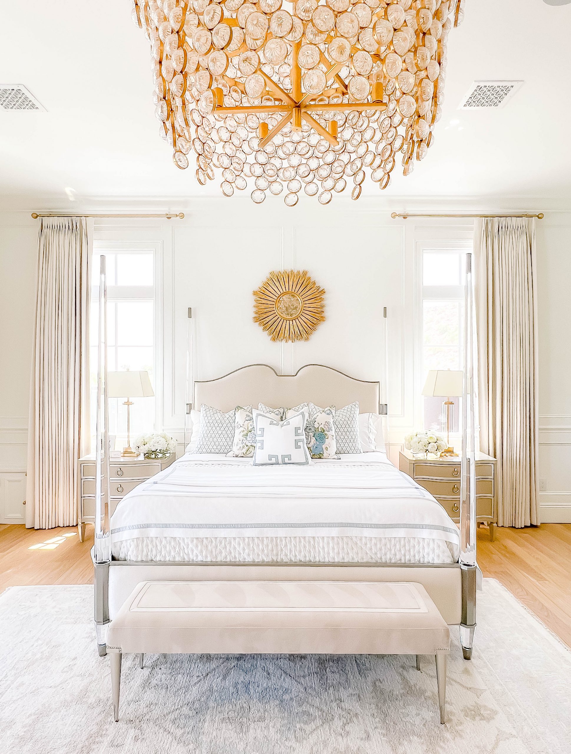 Frontgate - The secret to a catalog-worthy bed? Layers! @randigarrettdesign  pulled together all the perfect bedding for this ultra-cozy and polished  look. #bedding #bedroominspo #newsheets #bedroomrefresh #luxurybedding # bedgoals