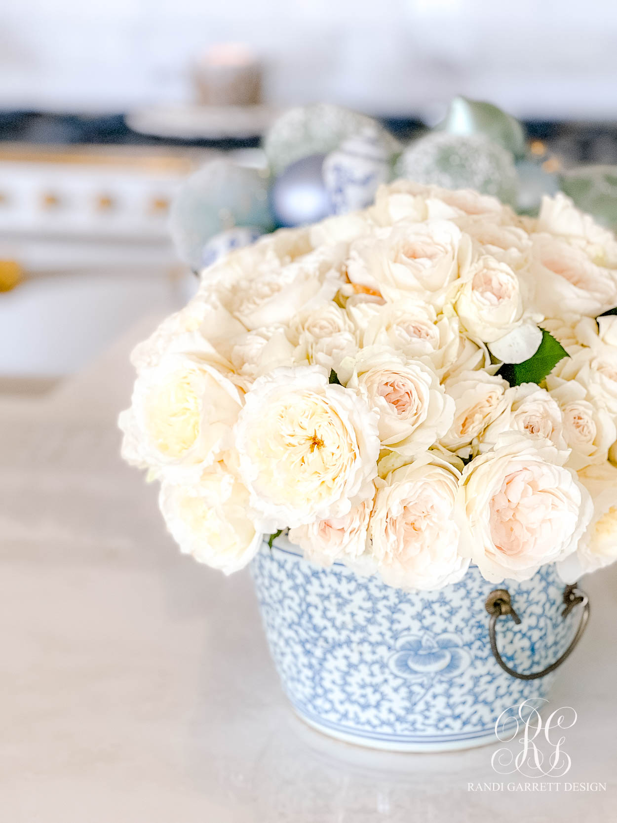 white roses ginger jar