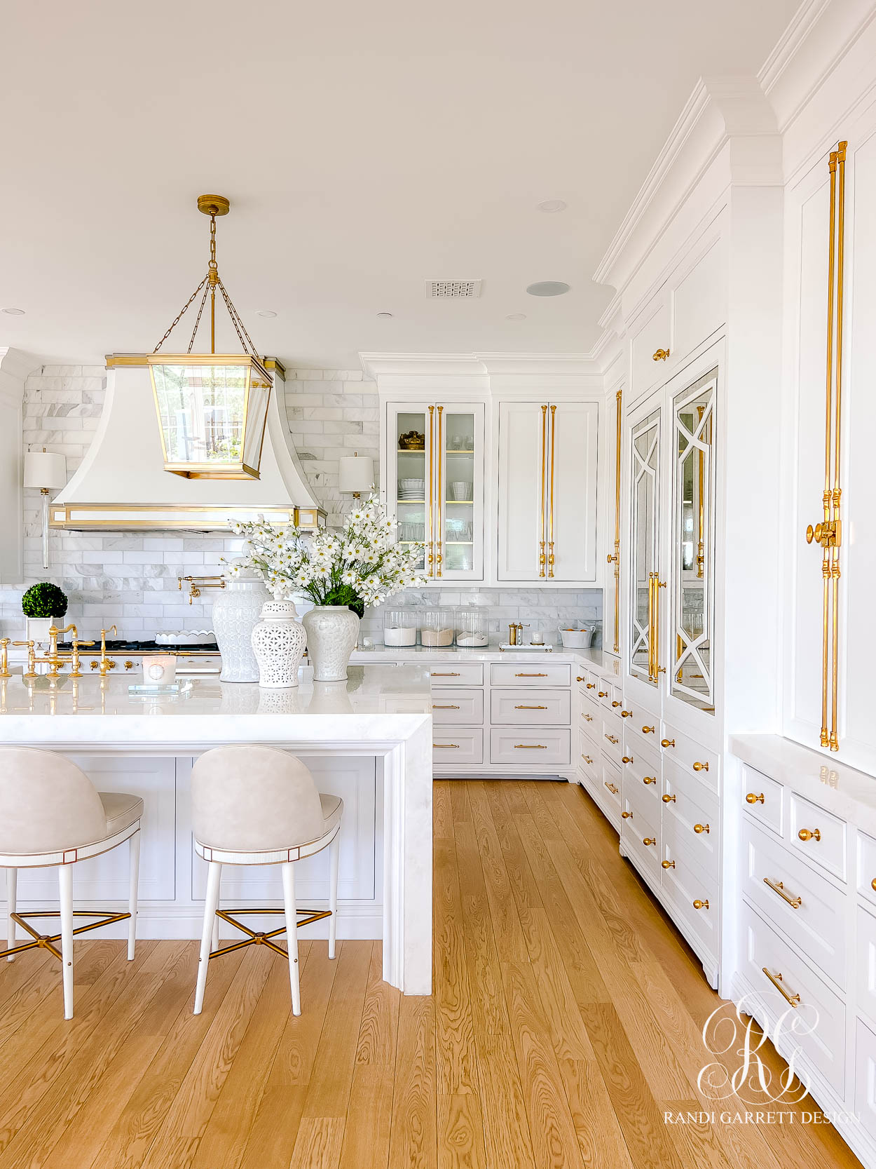 white transitional kitchen 