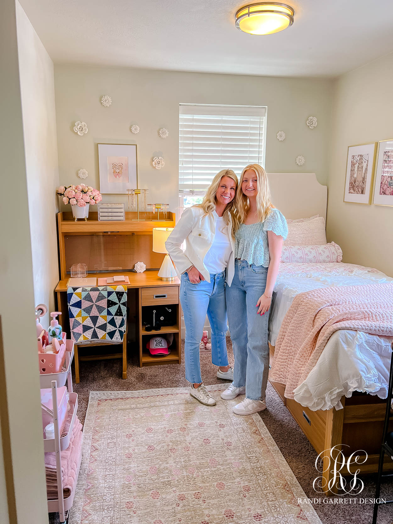 Ellie's Chic Dorm Room