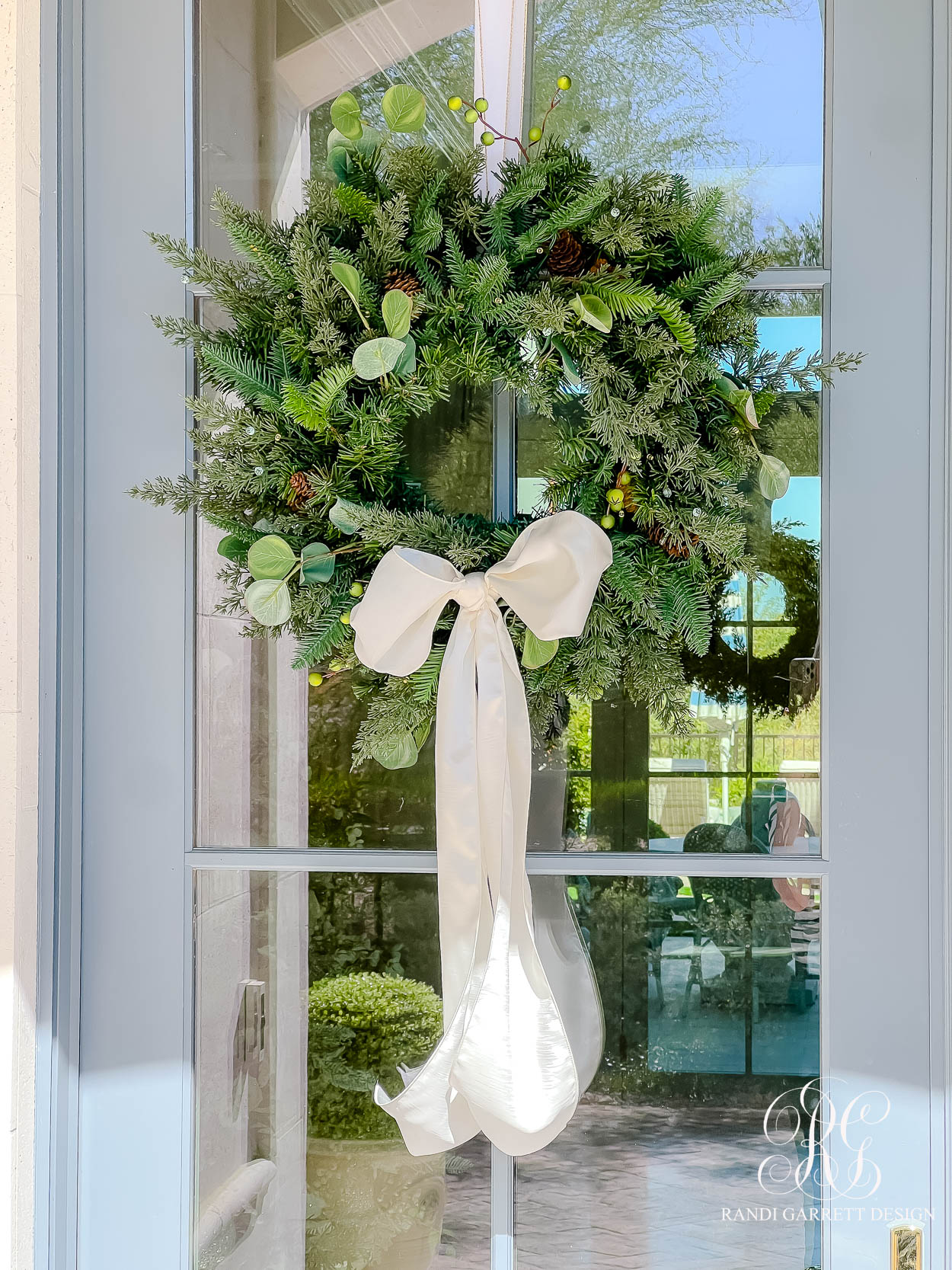 https://randigarrettdesign.com/wp-content/uploads/2023/10/Christmas-Decor-Essentials-3.jpg