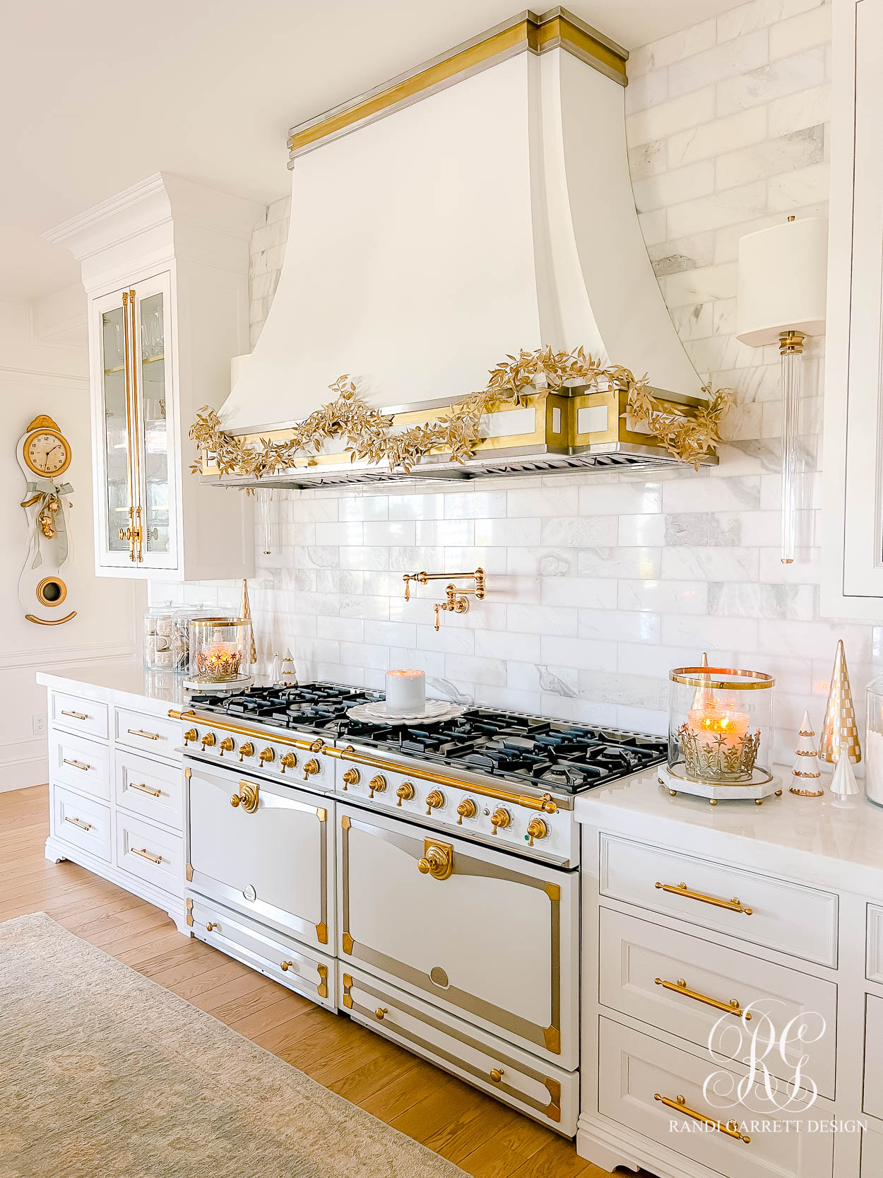 White and Gold Christmas Kitchen