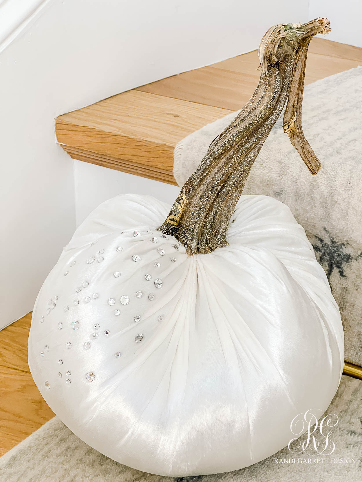 8 Ways to Style Velvet Pumpkins for Fall