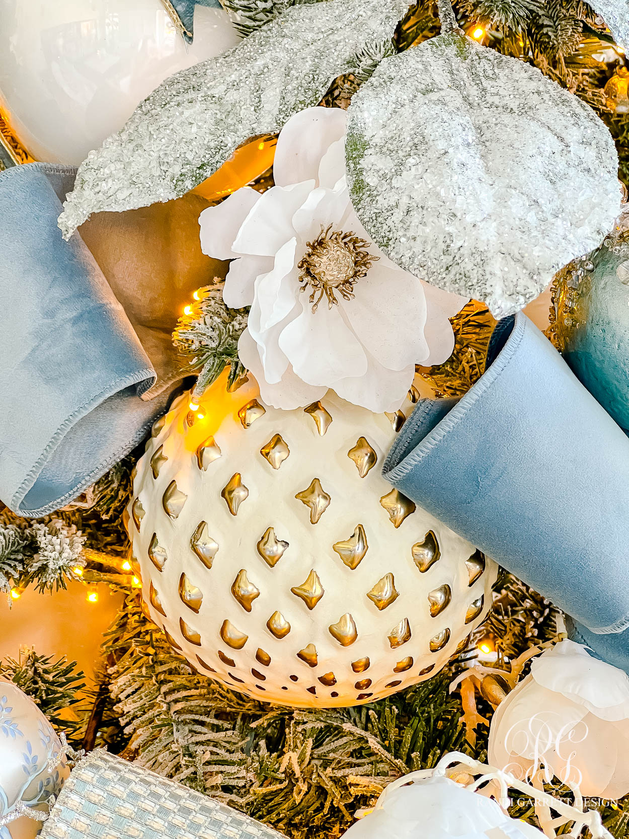 Styling a Dusty Blue Chinoiserie Christmas Tree