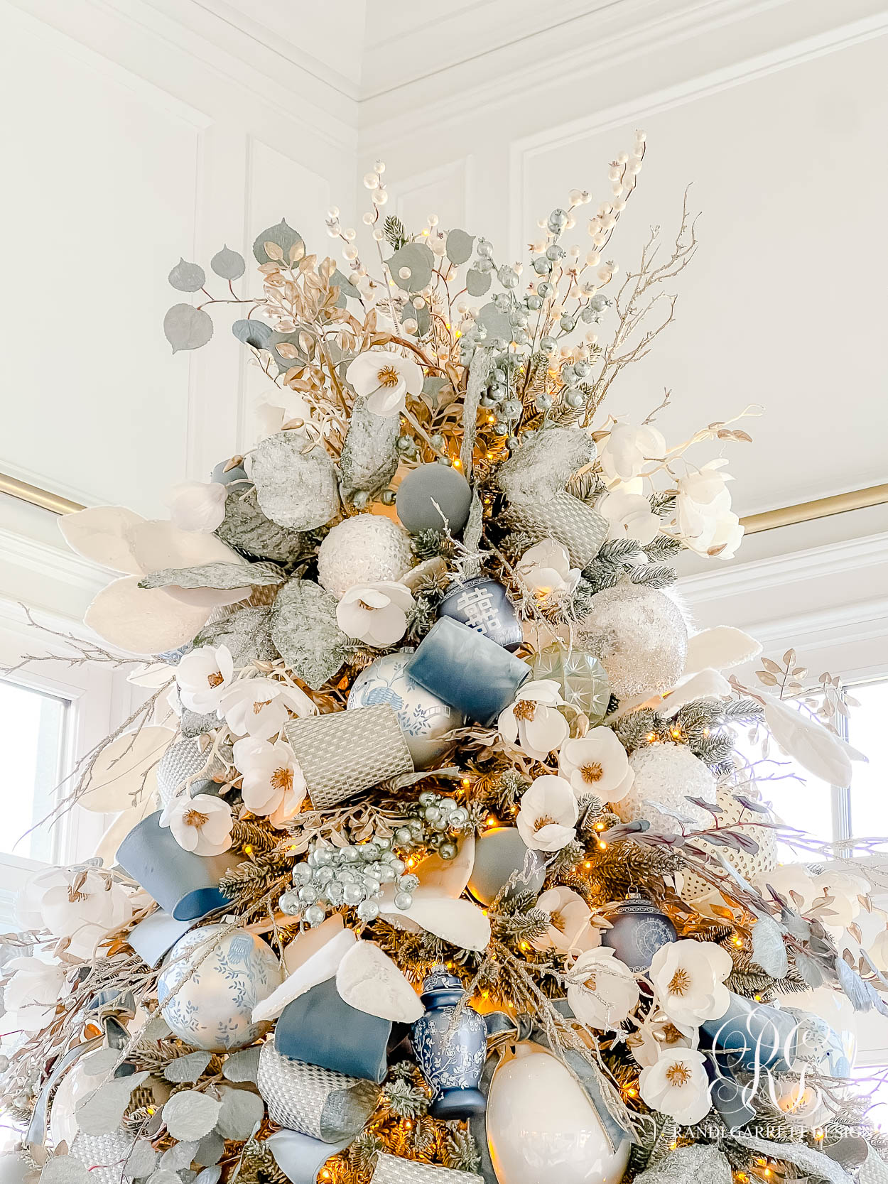 Styling a Dusty Blue Chinoiserie Christmas Tree