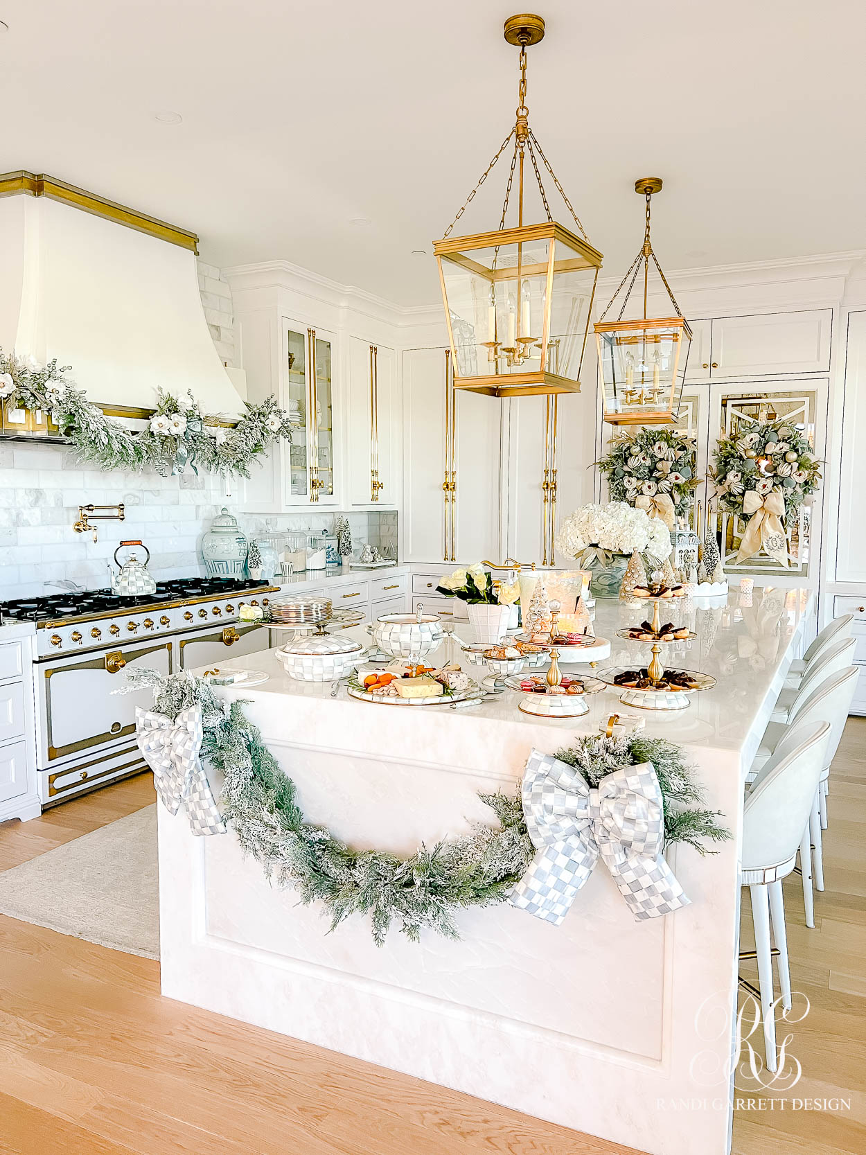 Simple Holiday Entertaining Ideas + Gorgeous Hosting Pieces