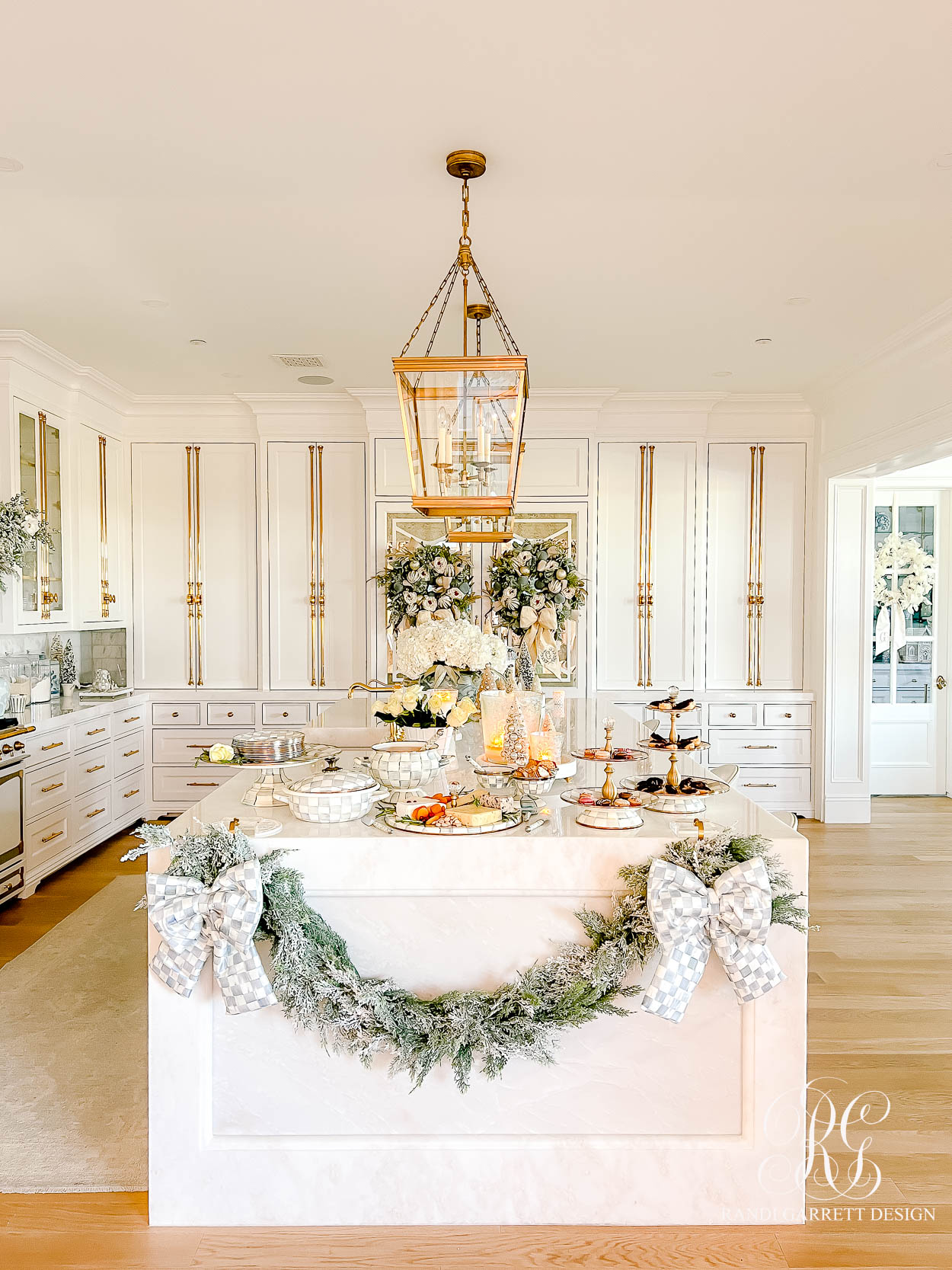 Simple Holiday Entertaining Ideas + Gorgeous Hosting Pieces