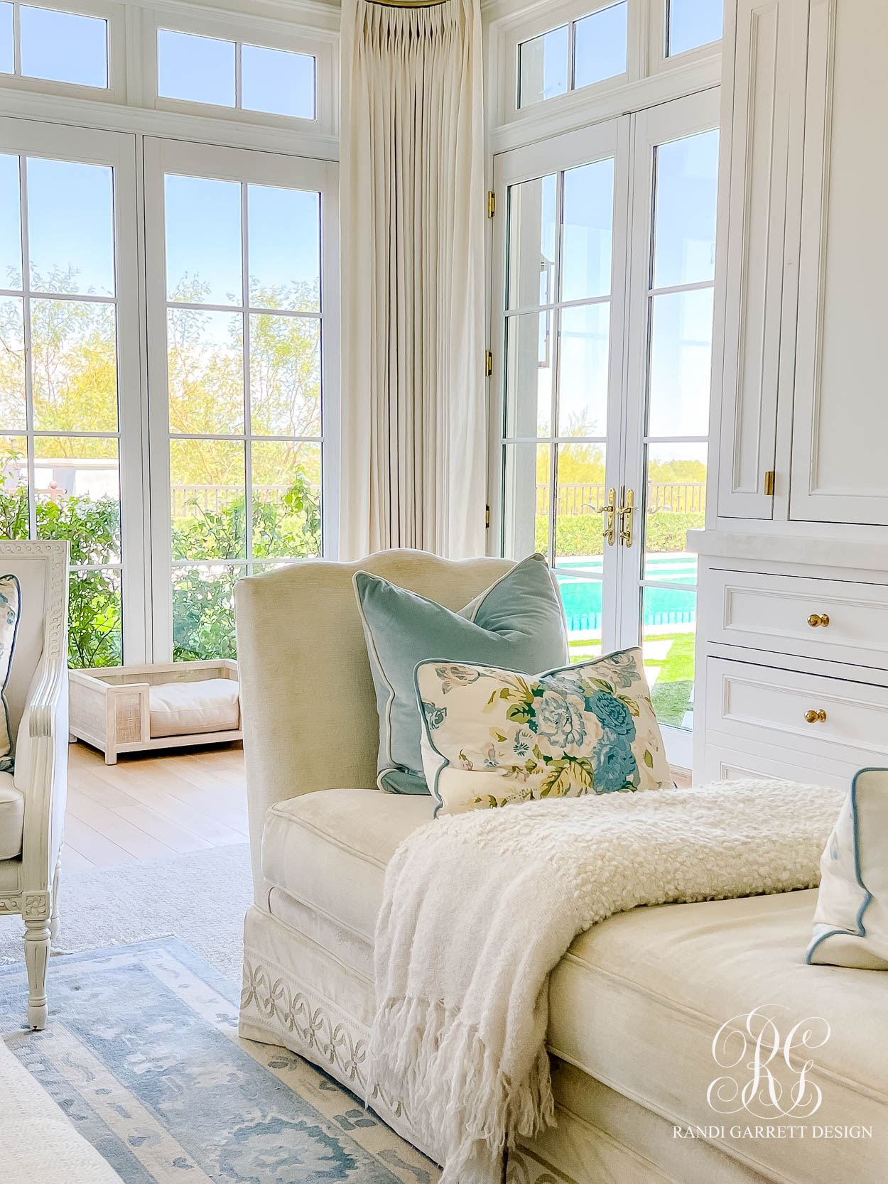 Summer Fades to Fall Family Room Tour fall decor ideas