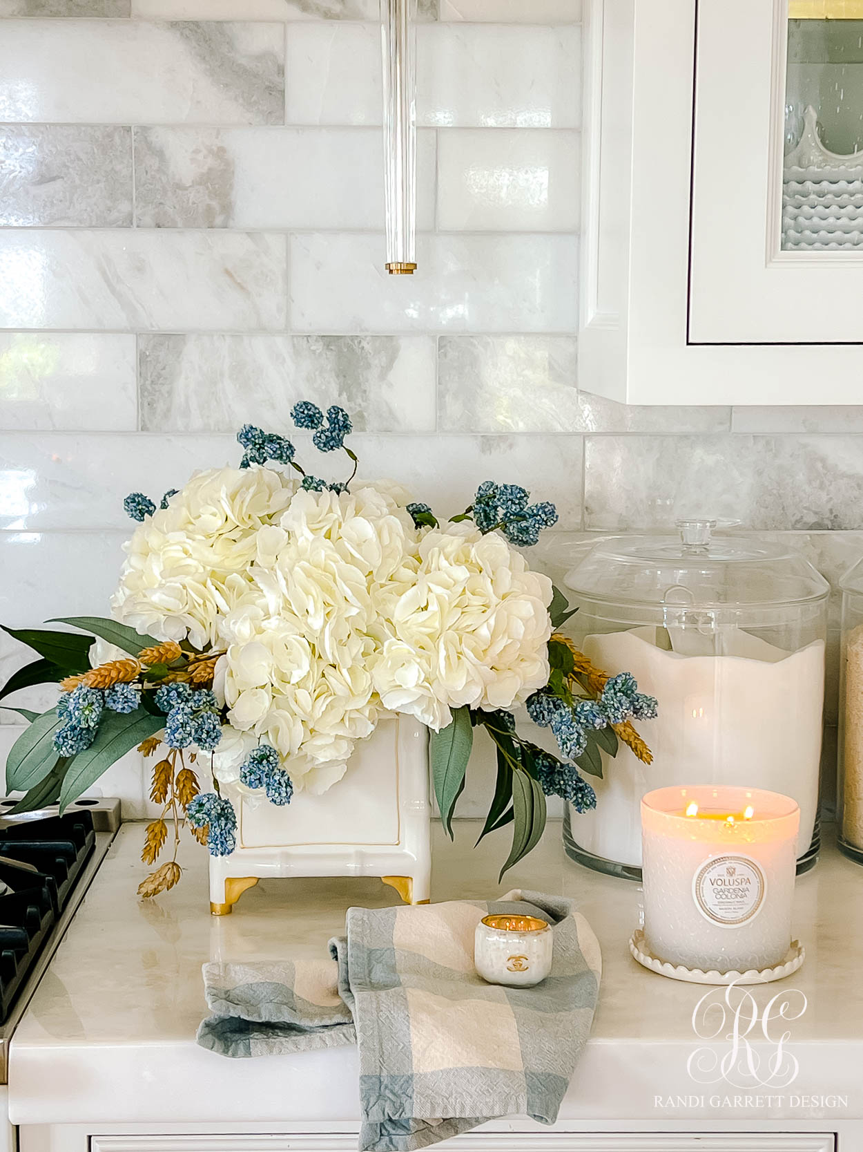 How to Style Your Kitchen for Fall with Timeless Elegance