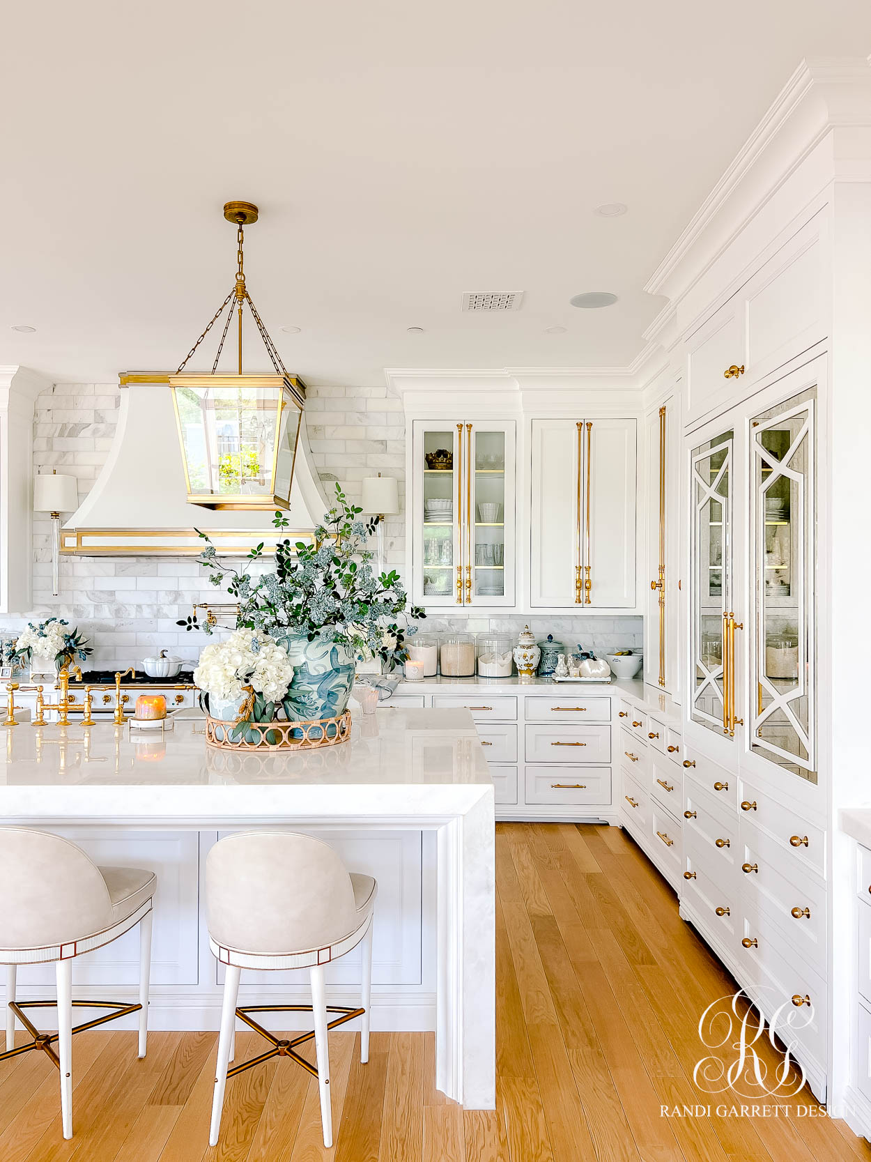 How to Style Your Kitchen for Fall with Timeless Elegance