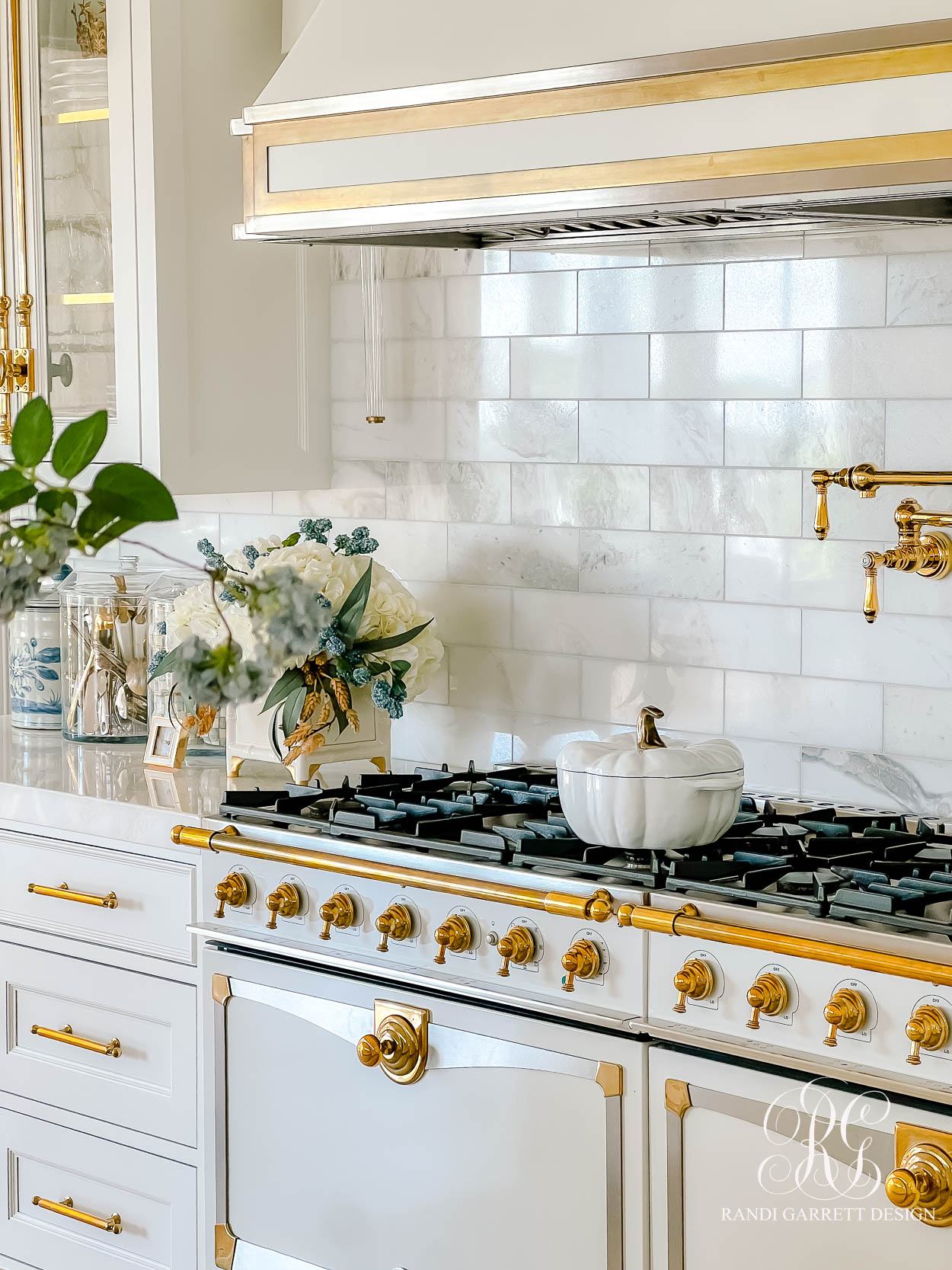 How to Style Your Kitchen for Fall with Timeless Elegance