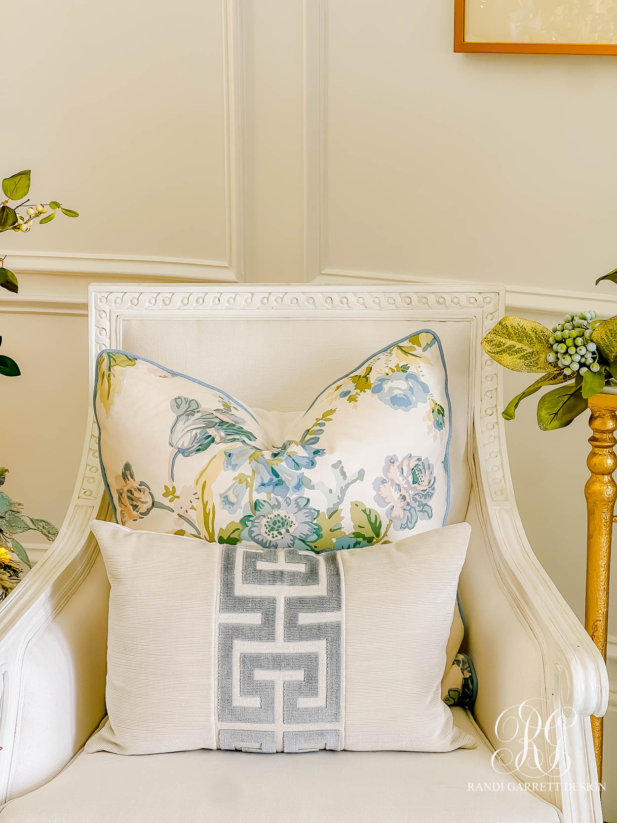 A Festive Entry Table: Magnolia, Candles & Chinoiserie Touches