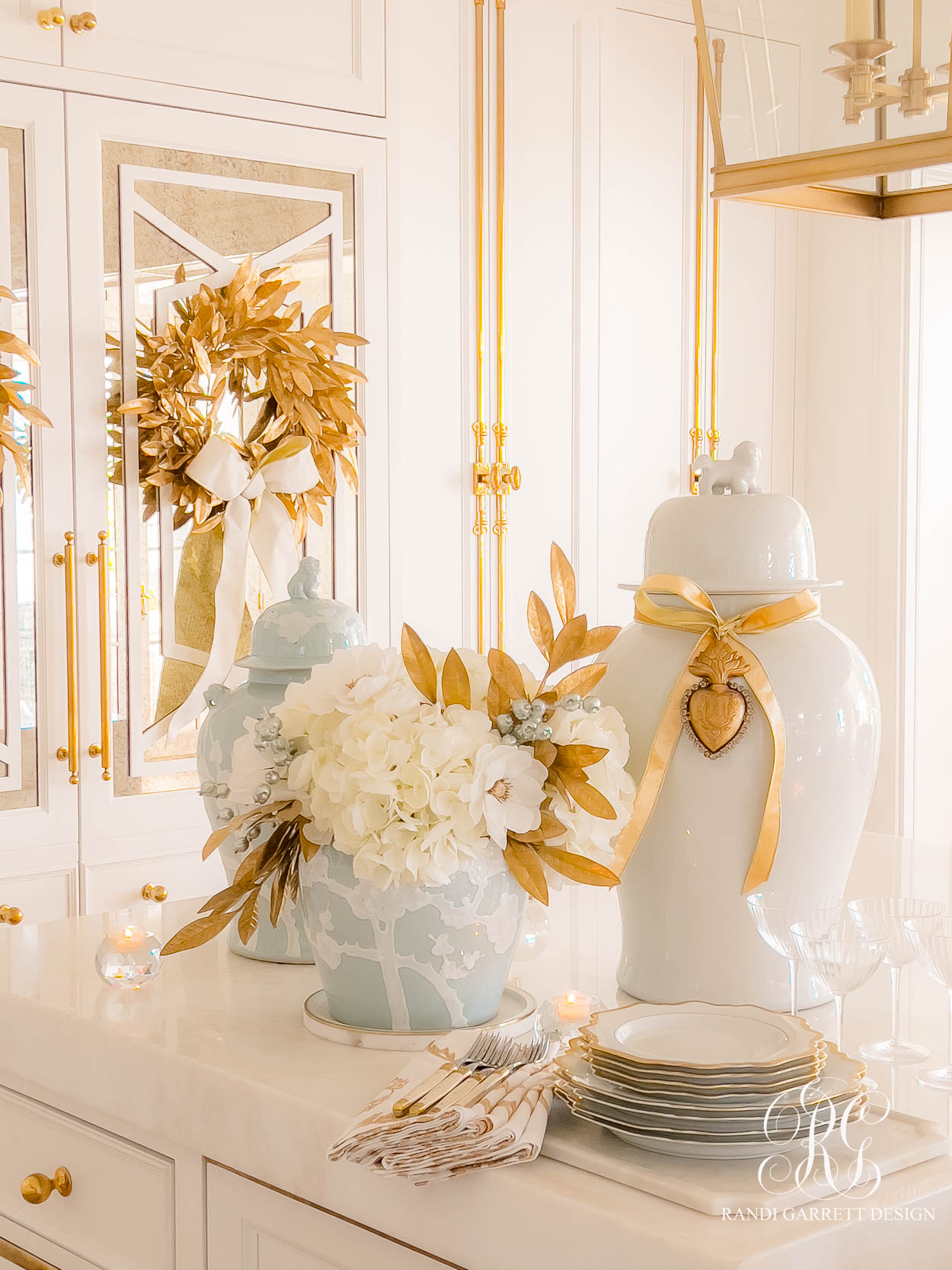 A White and Gold Christmas Kitchen That Shines with Holiday Elegance