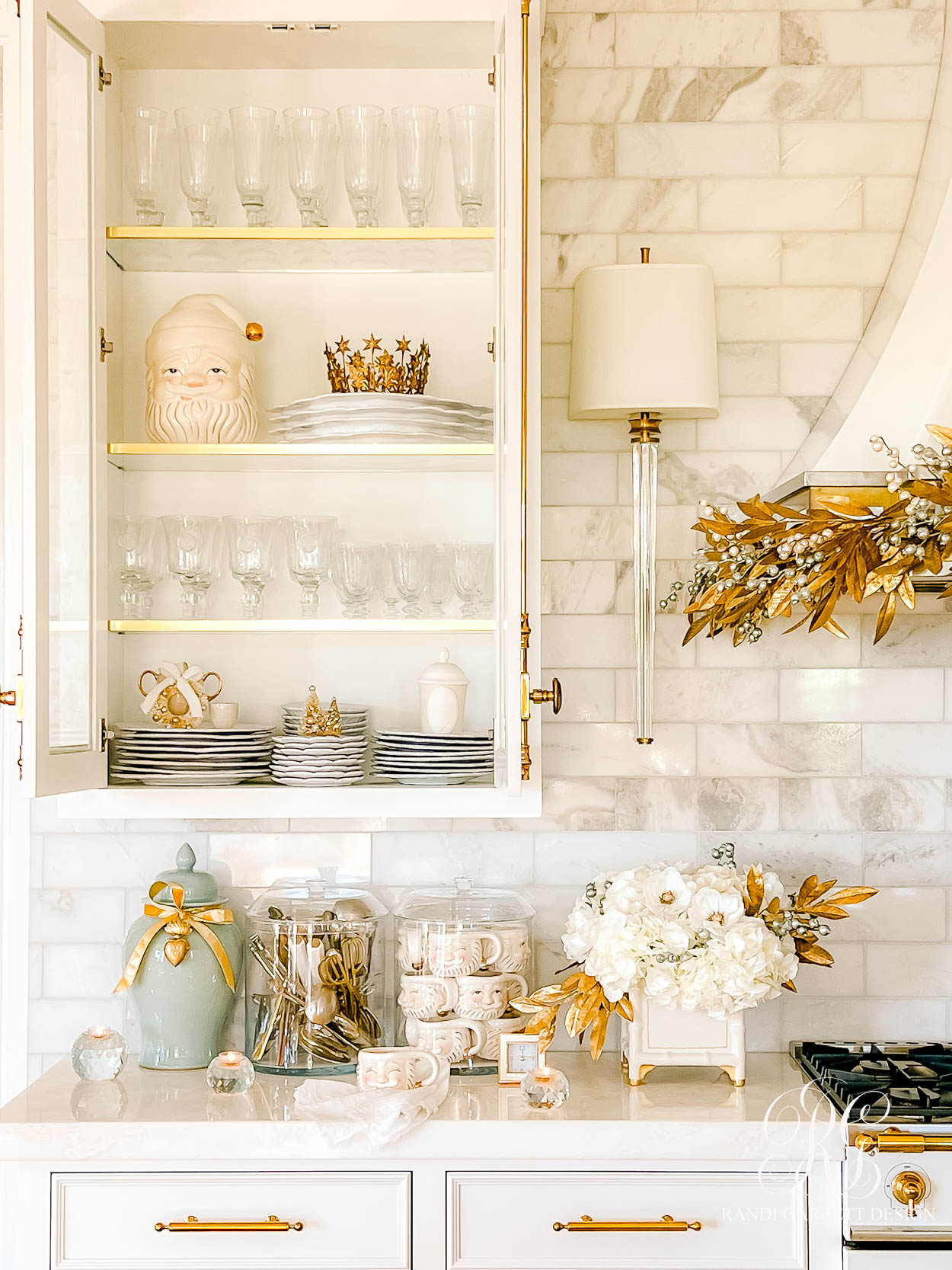 A White and Gold Christmas Kitchen That Shines with Holiday Elegance