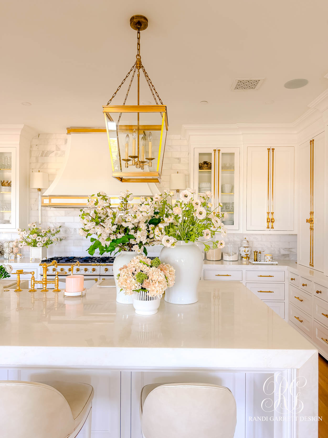 Simple Spring Floral Arrangements to Brighten your Home for Spring