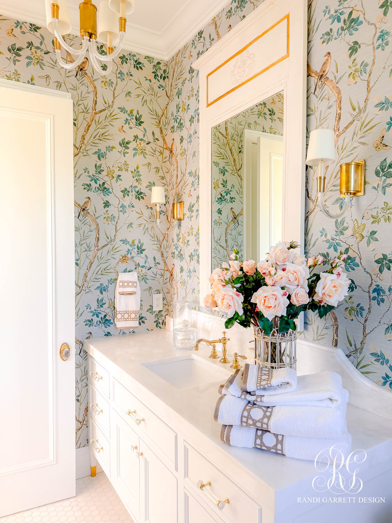 Simple Spring Floral Arrangements to Brighten your Home for Spring