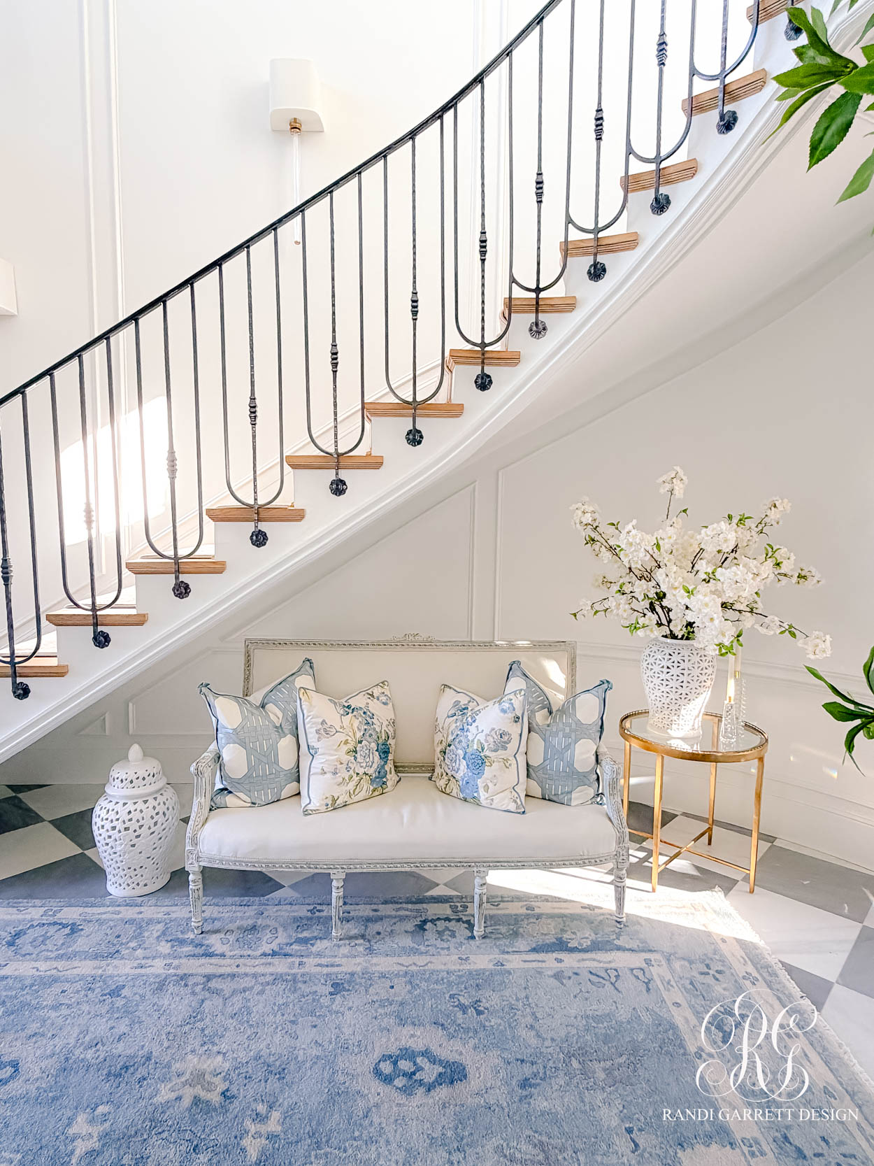 Simple Spring Floral Arrangements to Brighten your Home for Spring