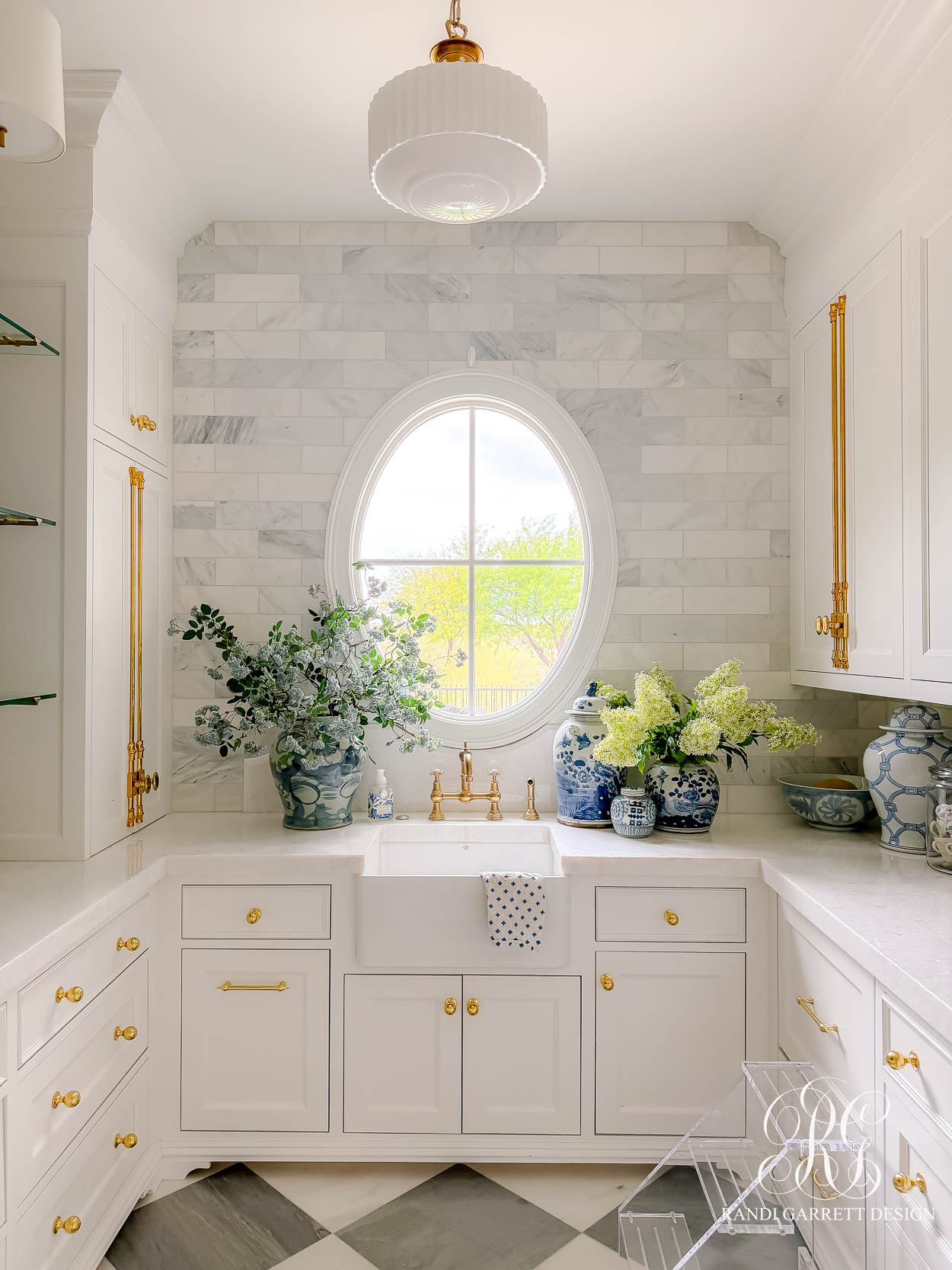 Styling Ginger Jars: Timeless Blue & White Decor Ideas for Every Room