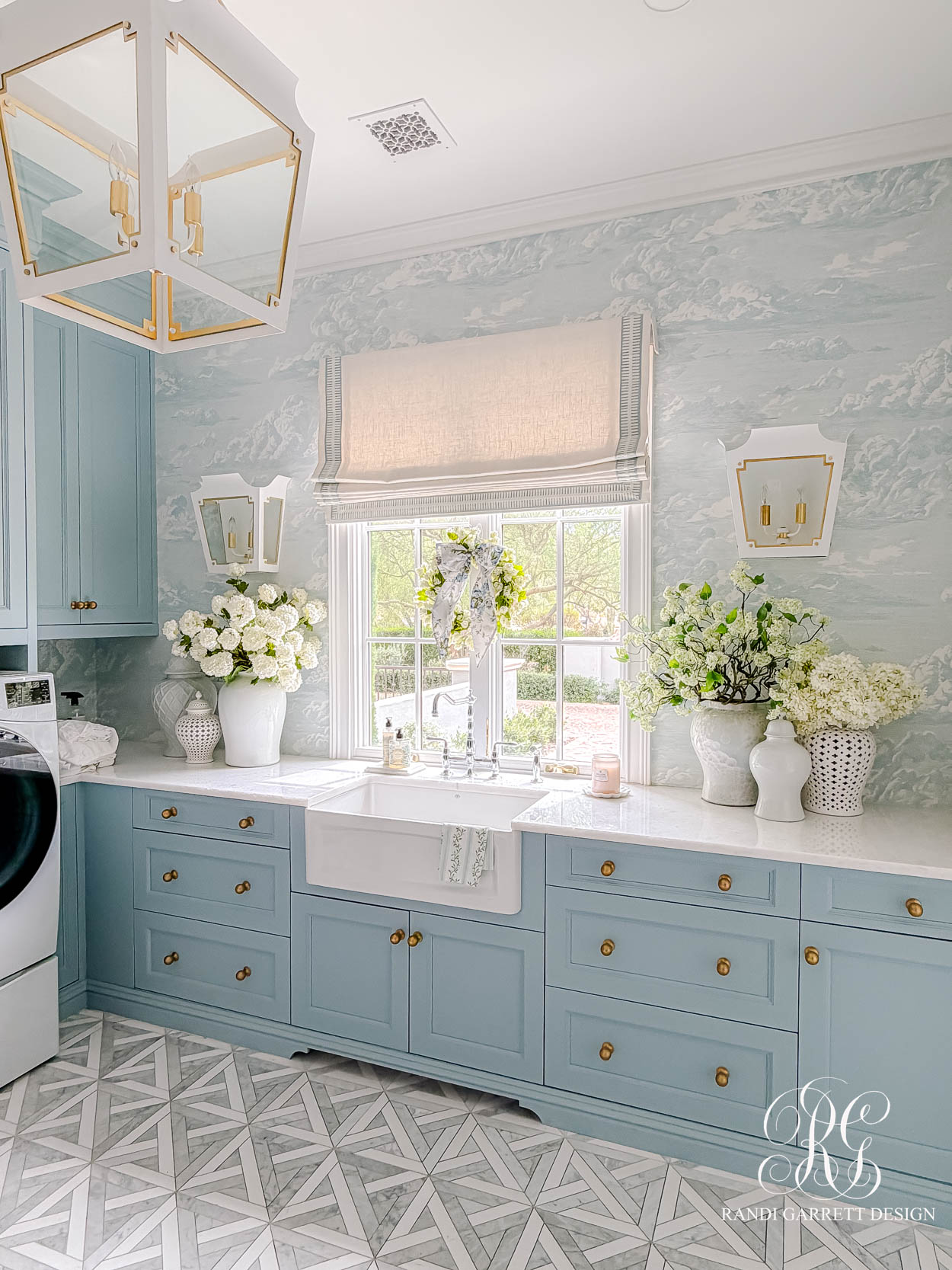 Styling Ginger Jars: Timeless Blue & White Decor Ideas for Every Room
