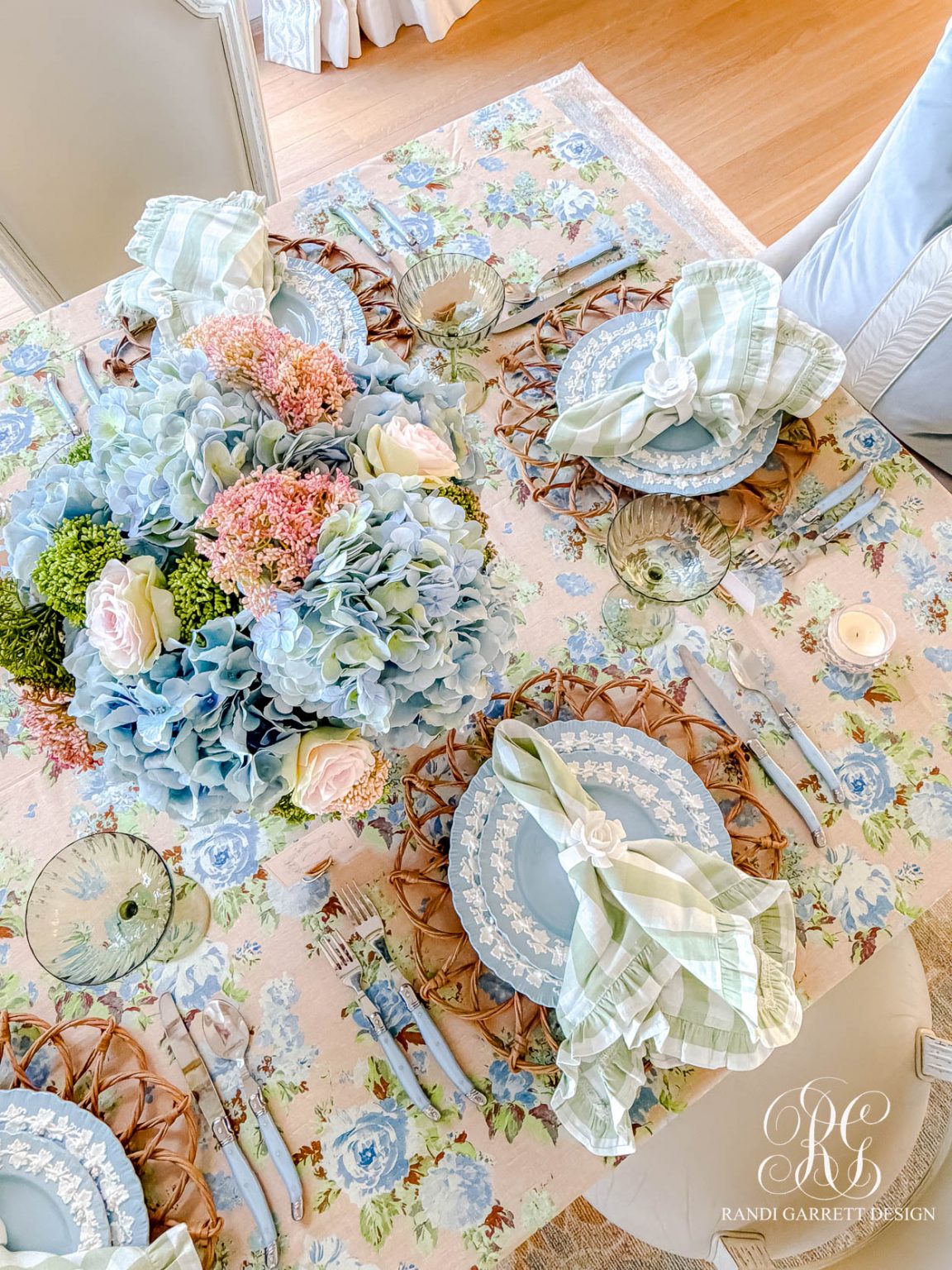 Spring Floral Tablescape Ideas for a Fresh and Elegant Table Setting ...