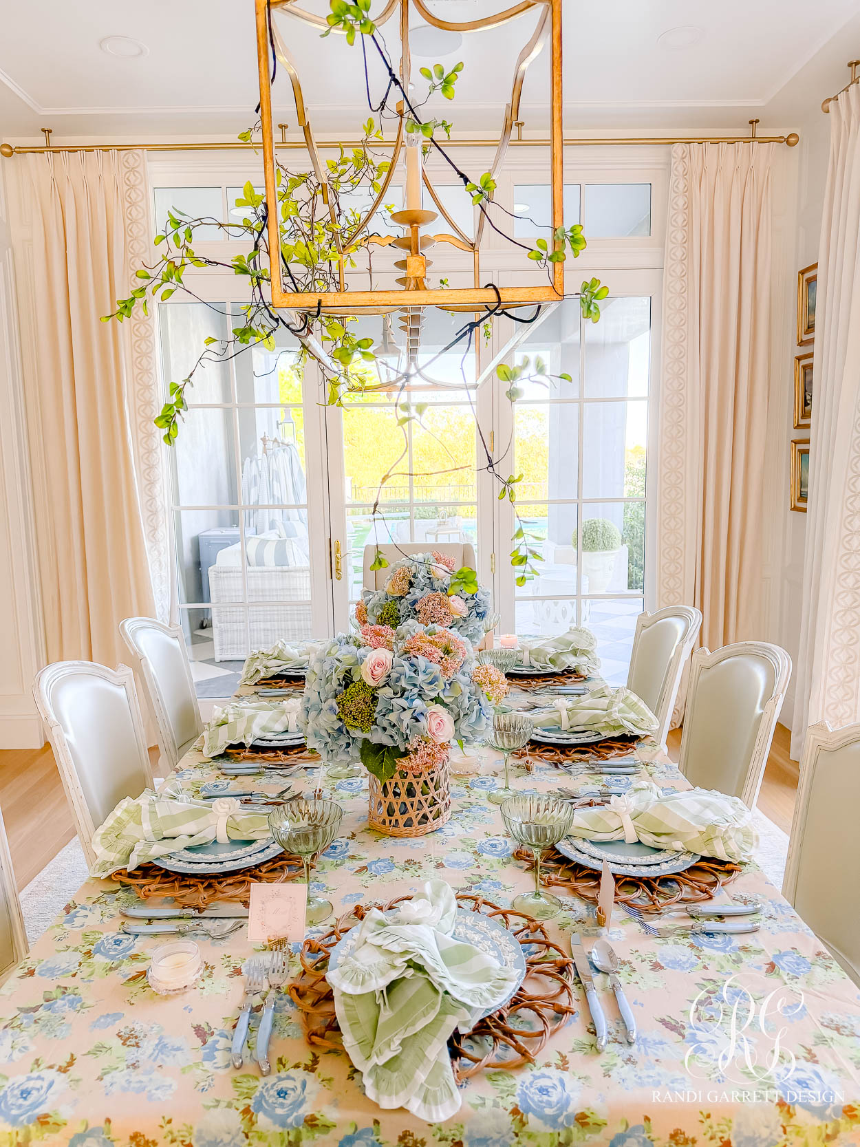 Spring Floral Tablescape Ideas for a Fresh and Elegant Table Setting