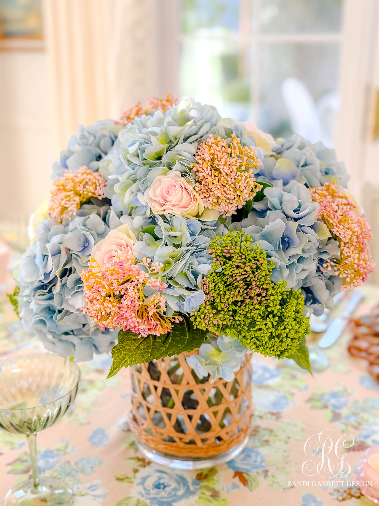 Spring Floral Tablescape Ideas for a Fresh and Elegant Table Setting